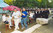 V Suure-Jaani Kesksuve Muusikafestival Kohviku "Arturi Juures" pidulik avamine Urmas Sisask ja RAM loitsimas